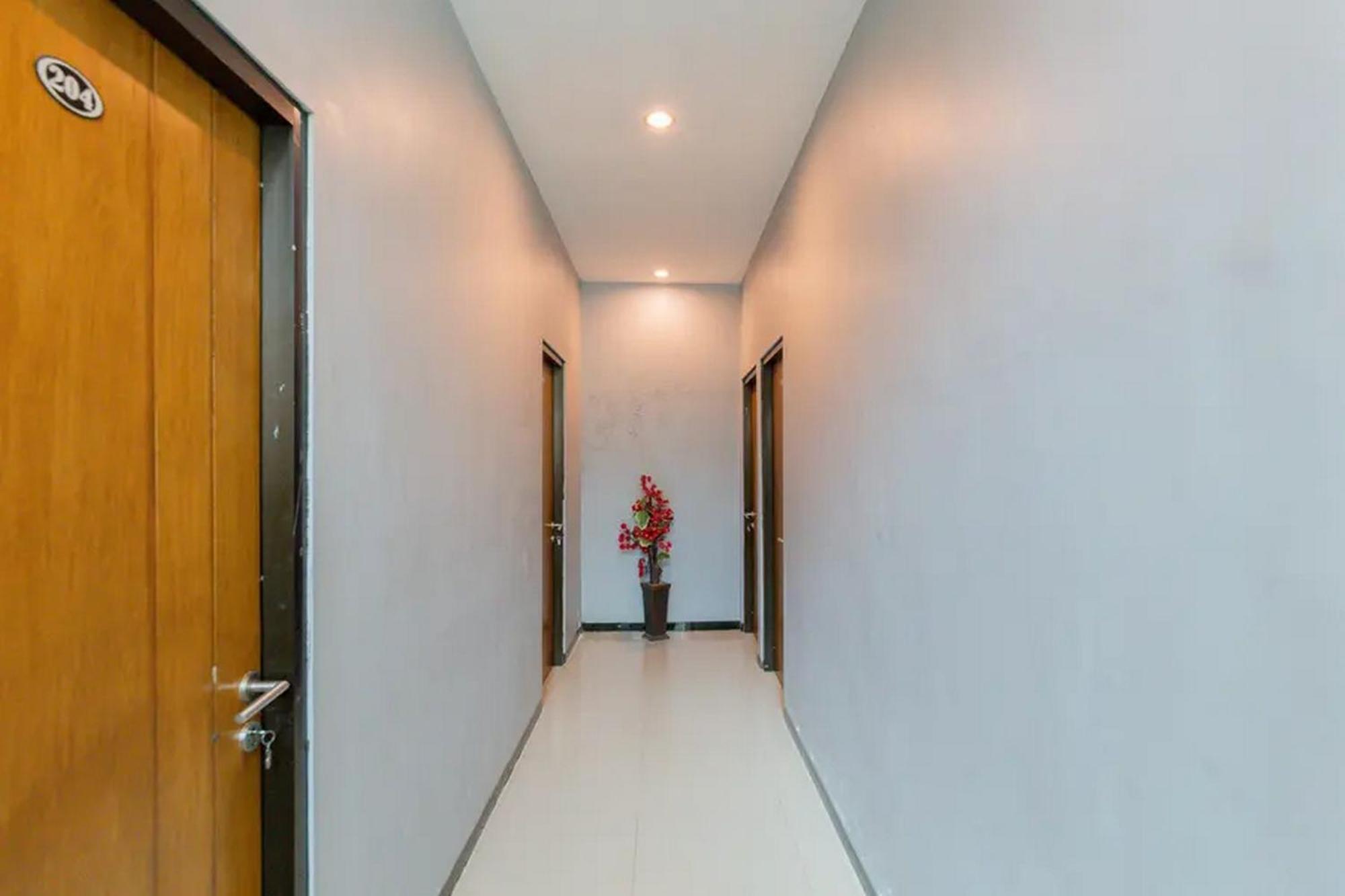 Reddoorz @ Manukan Surabaia Exterior foto