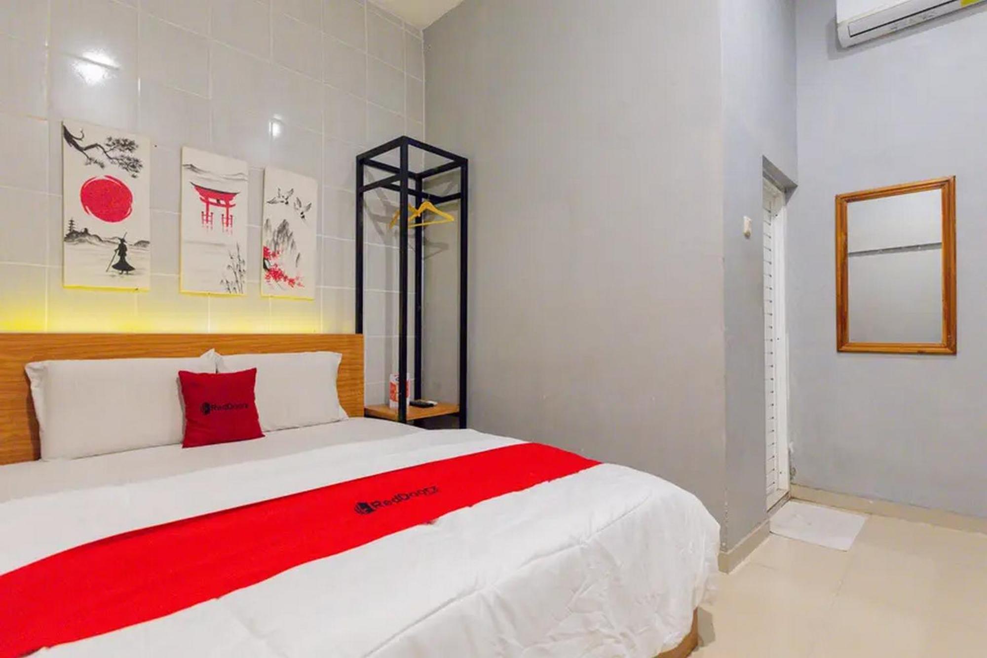 Reddoorz @ Manukan Surabaia Exterior foto