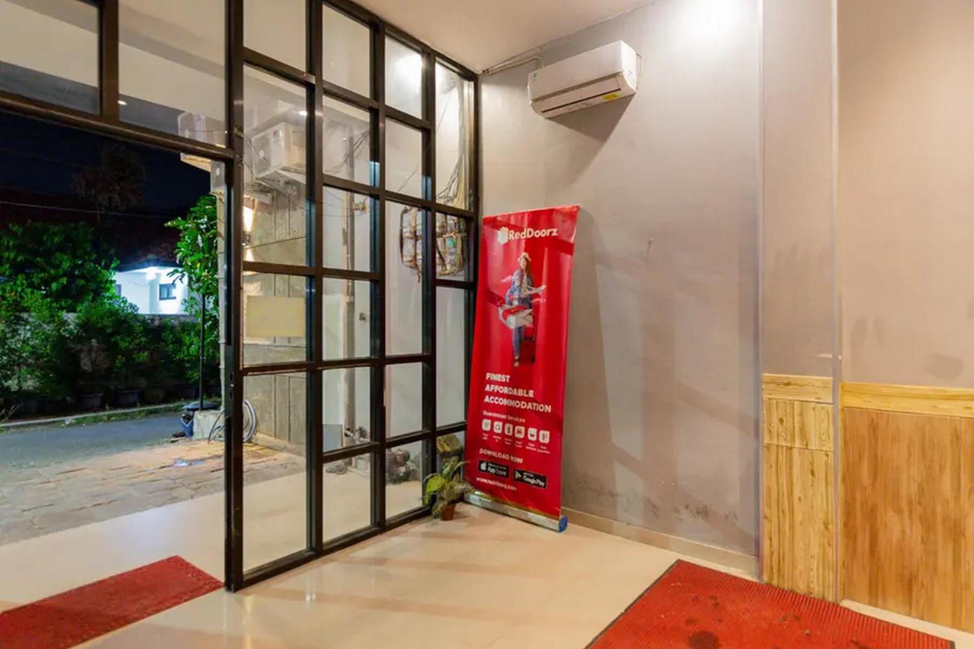 Reddoorz @ Manukan Surabaia Exterior foto