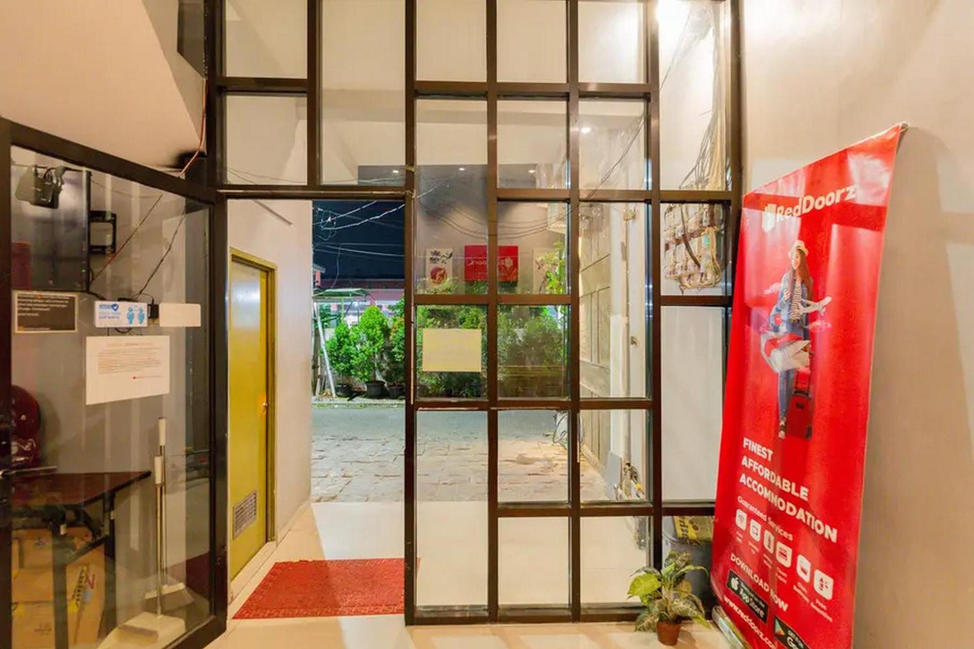 Reddoorz @ Manukan Surabaia Exterior foto